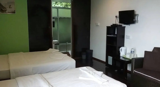 Трёхместный номер Superior с балконом J Residence