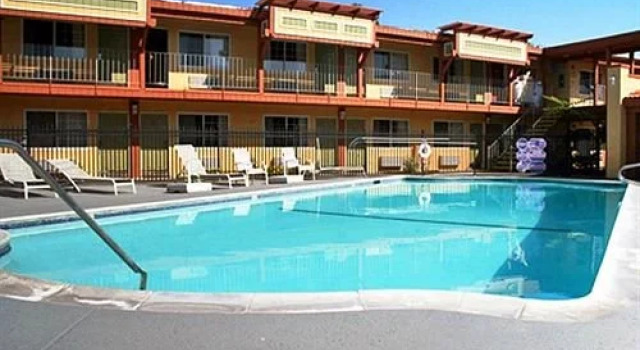Motel 6 Cal Expo Sacramento, Забронировать Мотель СПА-отели Сакраменто, SPA-услуги