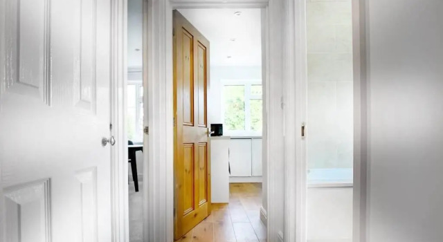 Sunninghill Village - 2 Bed - Parking and garden