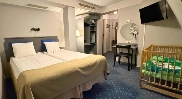 Двухместный семейный номер Standard Crystal Plaza Hotel