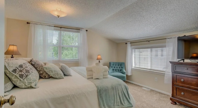 3 Bedroom Downtown with Firepit