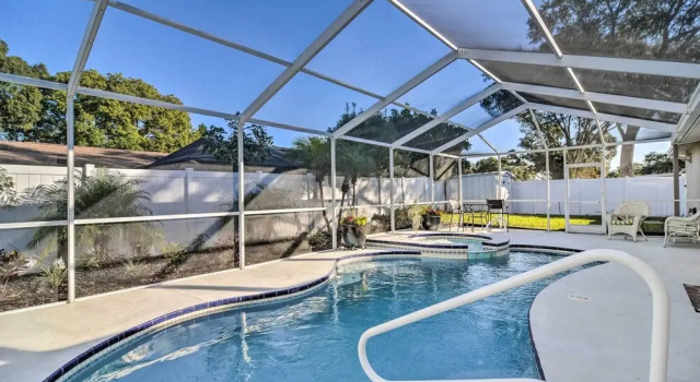 4 Mi to Beach: Gem w/ Pool & Lanai in Seminole!, Book Feriehus Sommerhuse i Seminole, Hytte