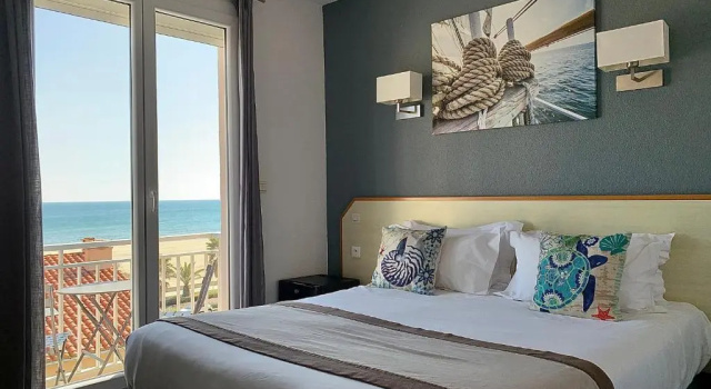 Двухместный номер Standard с балконом и с видом на море Le Regina Hôtel et restaurant Canet-plage