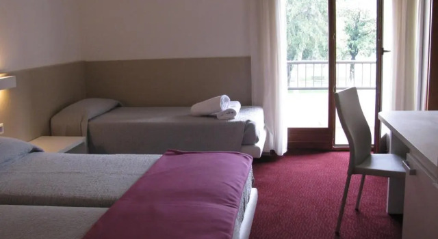 Трёхместный номер Standard с балконом Hotel Villa Claudia