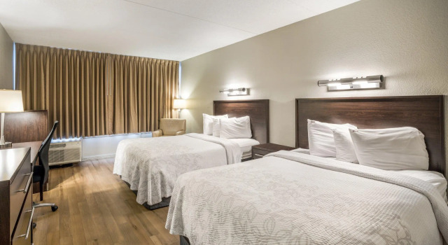 Четырёхместный номер Deluxe Red Roof Inn PLUS+ Boston - Woburn/ Burlington