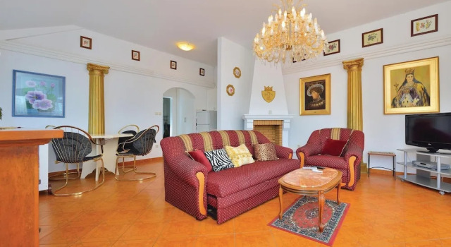 Beautiful Home in Seline With Sauna, Wifi and 7 Bedrooms