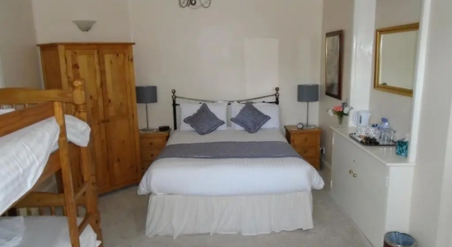 Номер Standard Trumbles Gatwick B&B, Peaceful Stay with Parking & Easy Airport Access