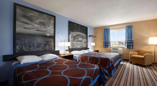 Четырёхместный номер Deluxe Super 8 by Wyndham Council Bluffs IA Omaha NE Area