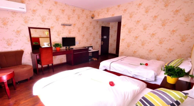 Jiuzhairen Business Hotel, Book Hotel Hotels in Ngawa with Parking, Parking