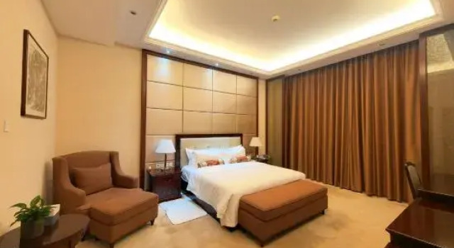 Полулюкс Business Huabei Hotel