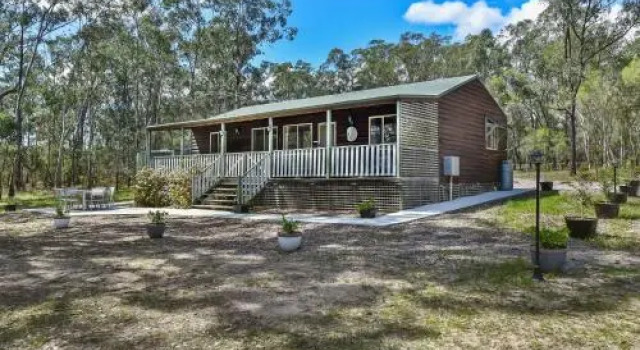 Kangaroo Cottage - cute Accom in bushland setting, Book Feriehus Ellalong New South Wales