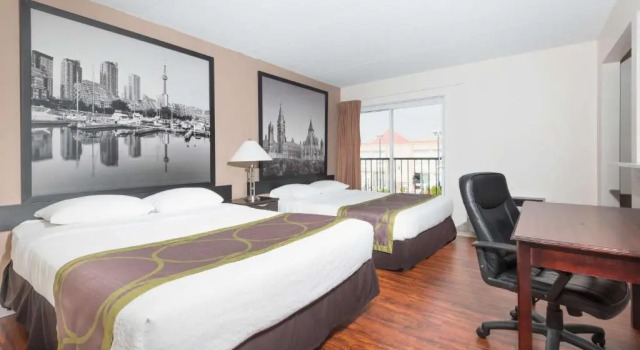 Четырёхместный номер Standard Super 8 by Wyndham Cambridge/Kitchener/Waterloo Area