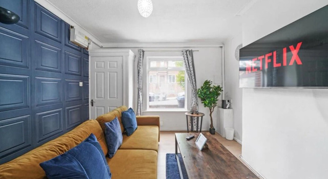 Cosy 2-bed House in London With Free Parking