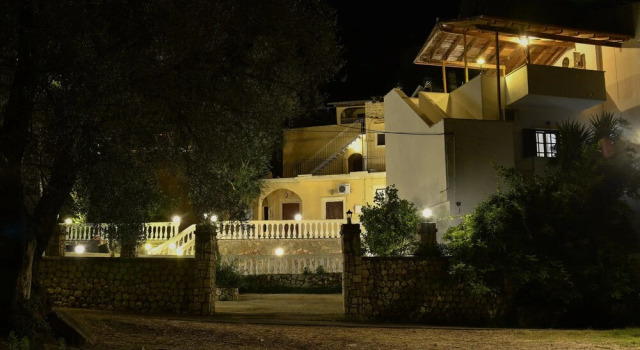 Corfu Room apartments,in a lush greeness hill for piecefull holidays, Забронировать Апартаменты/квартира Отели периферии Ионических островов с парковкой, Парковка