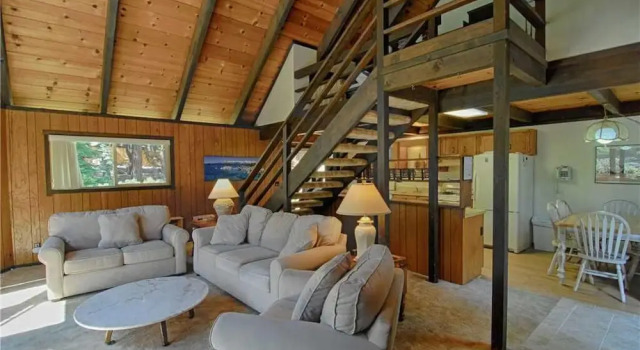Huge Windows and Perfect Deck for Grilling at Rim Drive Lookout #190