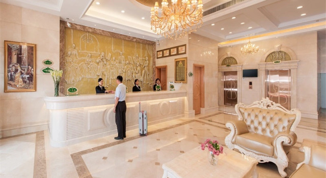 Vienna Hotel Shenzhen Baoneng City Plaza Branch, Rezerwuj Hotel Hotele w Shenzhen z parkingiem, Parking
