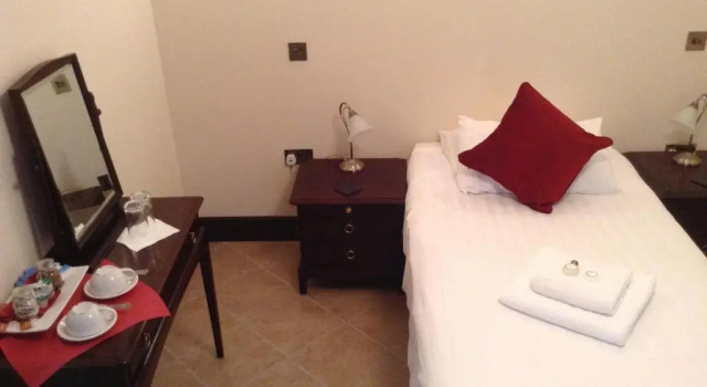 Номер Standard The Crown Hotel