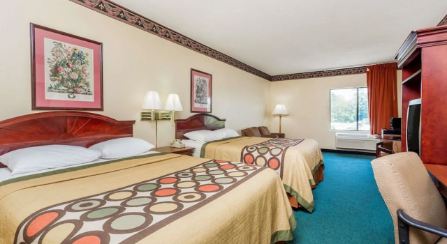 Четырёхместный люкс Super 8 by Wyndham Piedmont Greenville Area