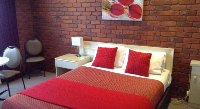 Melton Motor Inn and Apartments, Book Apartment  