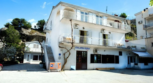 Robi - 50m From Beach - SA4, Забронировать Отель Подстрана Окрестности Сплита, рядом с Туристический центр Подстраны
