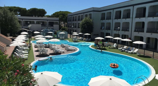 Апартаменты Resort Apartment with Pool