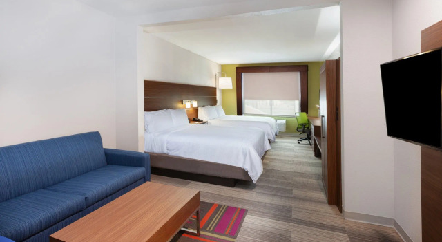 Четырёхместный люкс Holiday Inn Express Hotel & Suites Orange by IHG