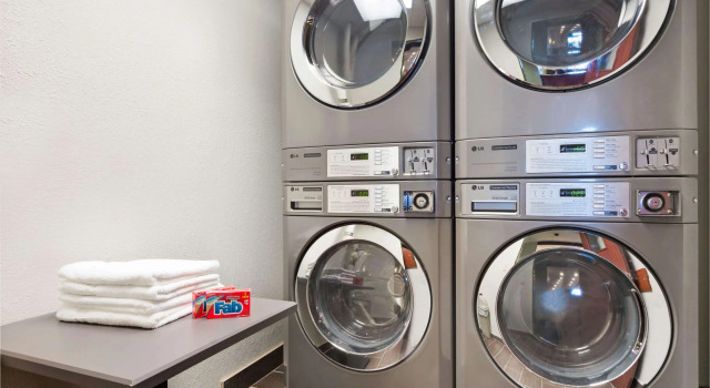 Microtel Inn & Suites by Wyndham Urbandale/Des Moines, Rezerwuj Hotel Hotele w Iowa z parkingiem, Parking