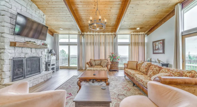 Коттедж с 5 комнатами с балконом Serene Alto Cabin w/ Mountain Views & Fire Pit!