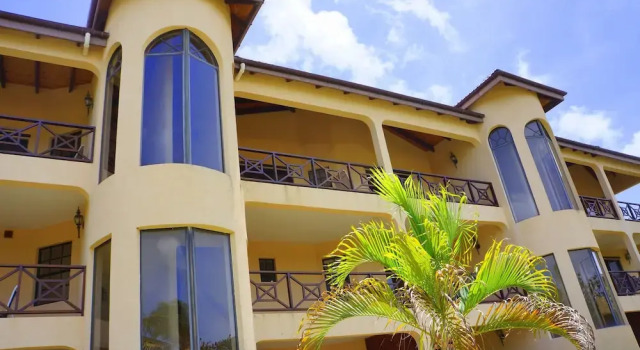 Paradise Cove Resort, Reservar Resort Hotéis em Blowing Point com estacionamento, Estacionamento