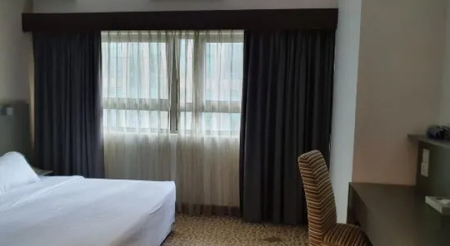 Полулюкс Crown Regency Serviced Suites
