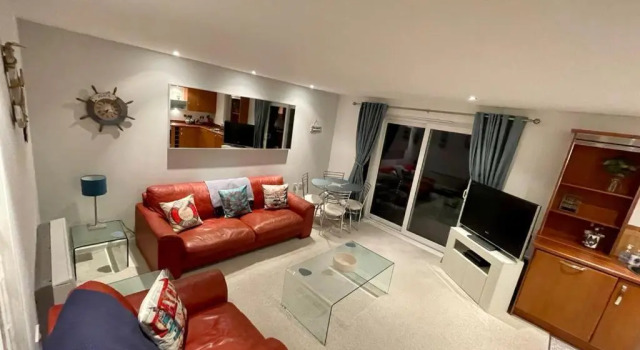 Sea view apartment at the beach!, Забронировать Апартаменты/квартира Отели Лланелли с парковкой, рядом с Музей и культурный центр Plas Llanelly House, Парковка