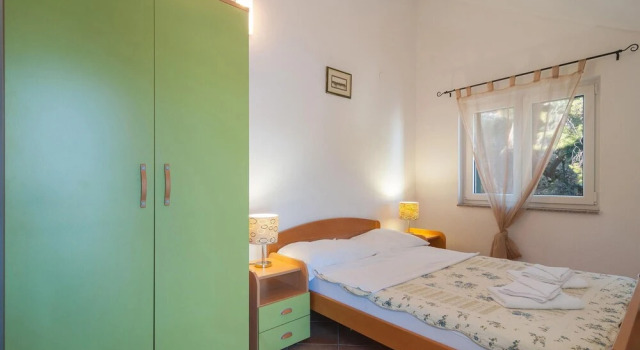 4 Bedroom Cozy Home In Zarace, Prenota Hotel Città di Lesina 