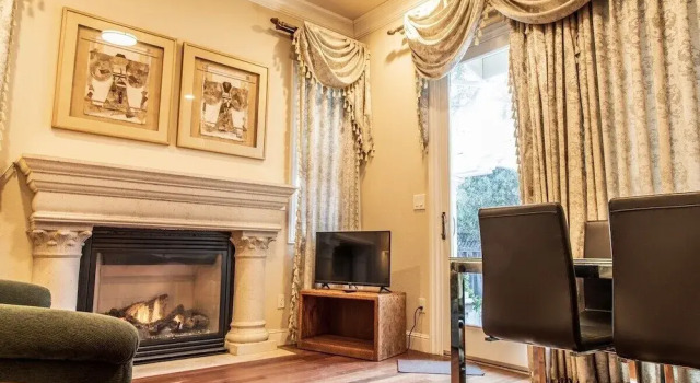 Elegant 1-bedroom Suite in Cupertino, Забронировать Отель Отели Silicon Valley с парковкой, Парковка