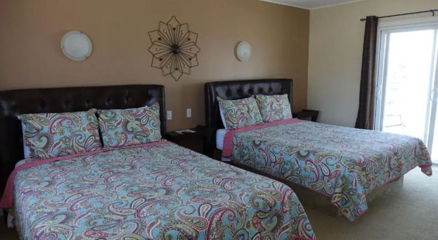 Четырёхместный номер Deluxe Clifty Cove Motel