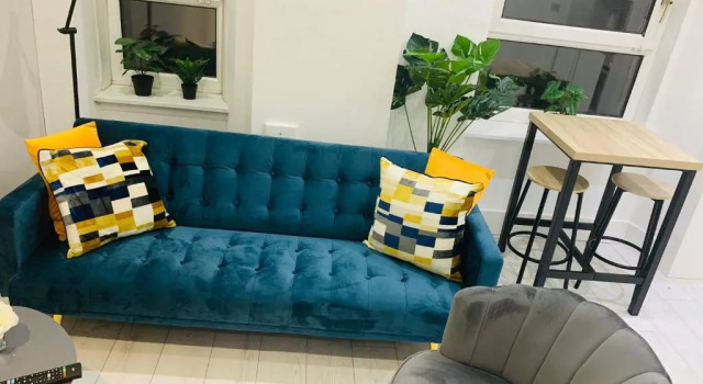 Апартаменты ULTRA LAVISH APARTMENT SLEEPS 4 GUEST COMFY, NETFLIX, 1 x Double Bed , 2 x Single Beds