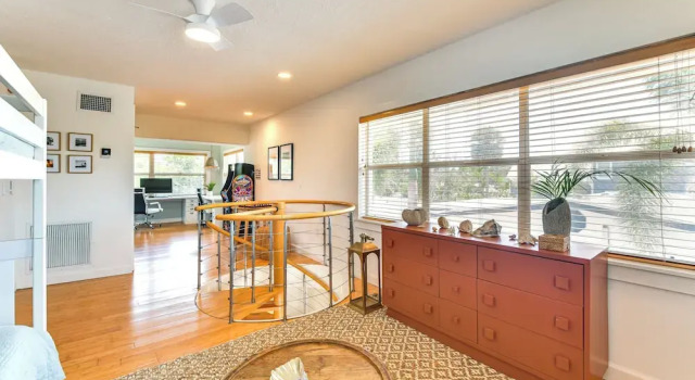 Walk to Gulf: Luxe Luau-themed Gem in Holmes Beach, Забронировать Дом для отпуска Холмс-Бич Sarasota Area