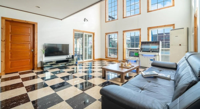Коттедж с 3 комнатами Daebudo olive Poolvilla pension