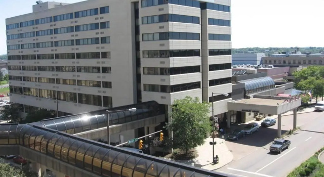 Номер Standard DoubleTree by Hilton Canton Downtown