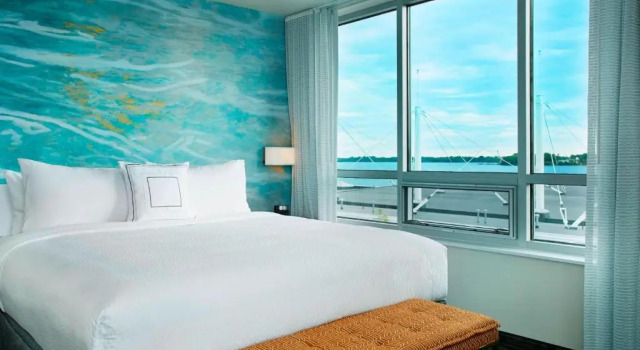 Двухместный полулюкс Courtyard by Marriott Erie Bayfront