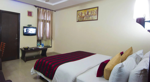 HOTEL VISHAL RESIDENCY NEAR DELHI AIRPORT with FREE AIRPORT DROP, Забронировать Отель Отели Нью-Дели по системе «всё включено», рядом с Дели Аэросити, Всё включено