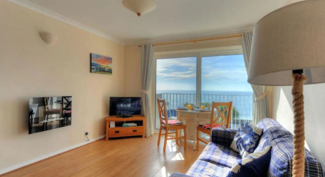 6 Bay View Court, Забронировать Дом для отпуска Отели Лайм-Риджис с парковкой, рядом с Church Cliff Beach, Парковка