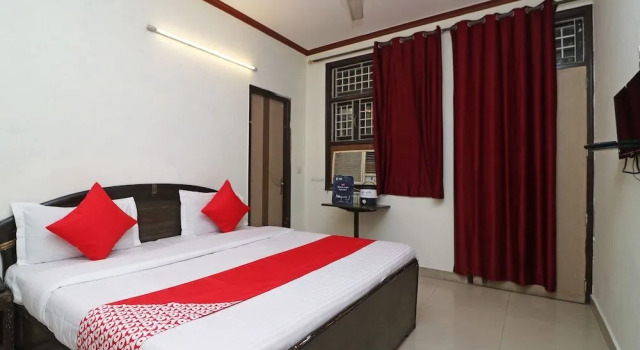 OYO 28620 Hotel Monarch
