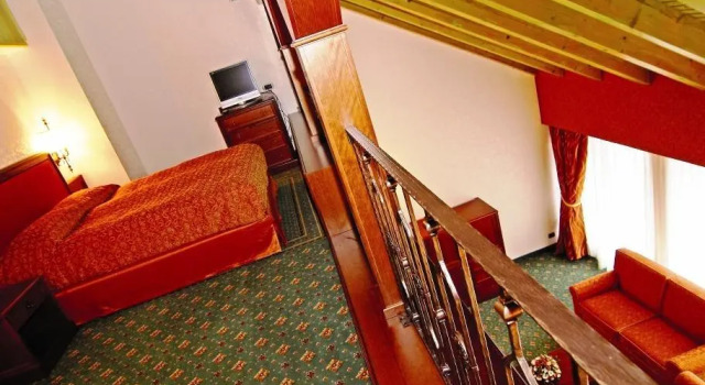 Полулюкс Lux Garden Hotel