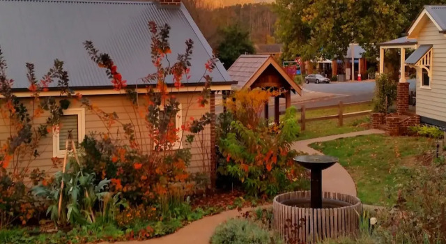 Коттедж с балконом Marysville Garden Cottages