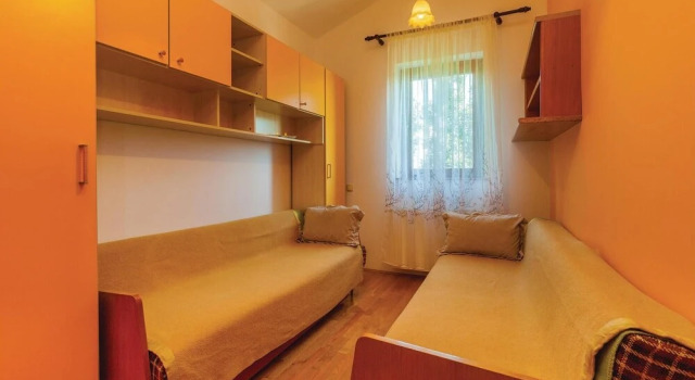 Stunning Home in Jadranovo With Wifi and 7 Bedrooms, Забронировать Отель Отели Приморско-Горанской жупания с парковкой, Парковка