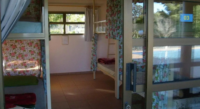 Кровать в общем номере Park Golf Hostel Ipelandia