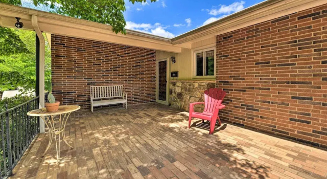 Коттедж с 3 комнатами Cozy Charlotte Retreat w/ Yard ~ 5 Mi to Dtwn