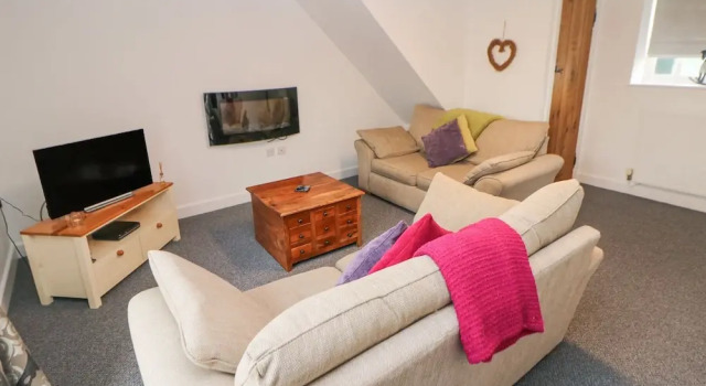 Barnfields Holiday Cottage, Varaa Lomakoti Huvilat kohteessa Merseyside, Villa
