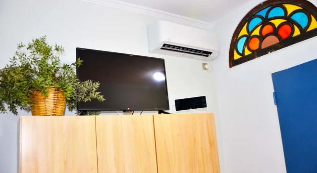 Mia's cozy flat in Ermou, 3 min from "Monastiraki"