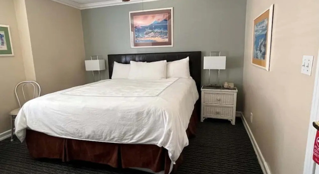 Номер Deluxe Glenmore Plaza Hotel